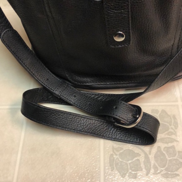 Tommy Bahama leather bucket bag - Picture 6 of 8